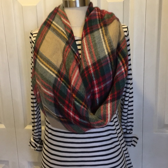 Cozy plaid blanket scarf - Picture 3 of 7